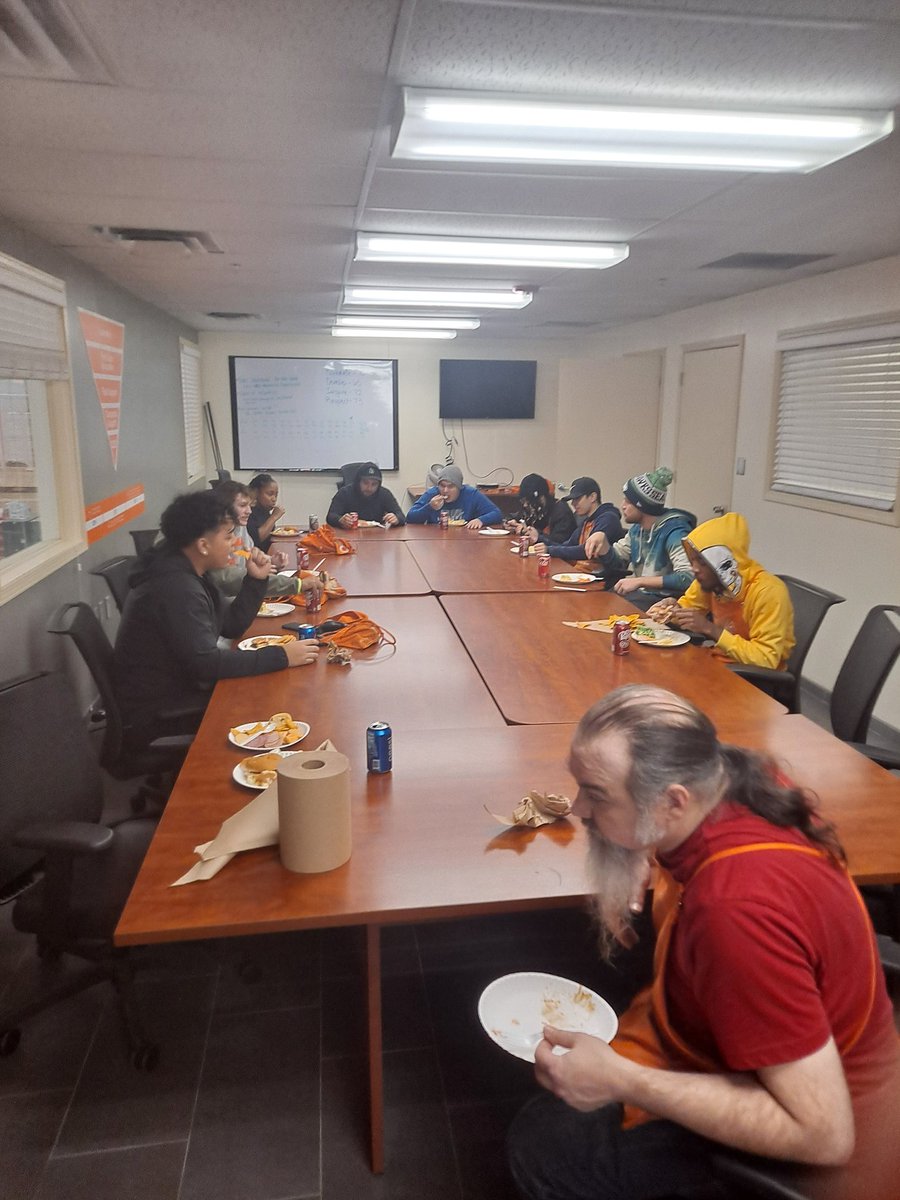 thdbailey1977's tweet image. Having some good food and good times with my Freight Team. This Team makes The Home Depot a great place to be a NOASM#1403