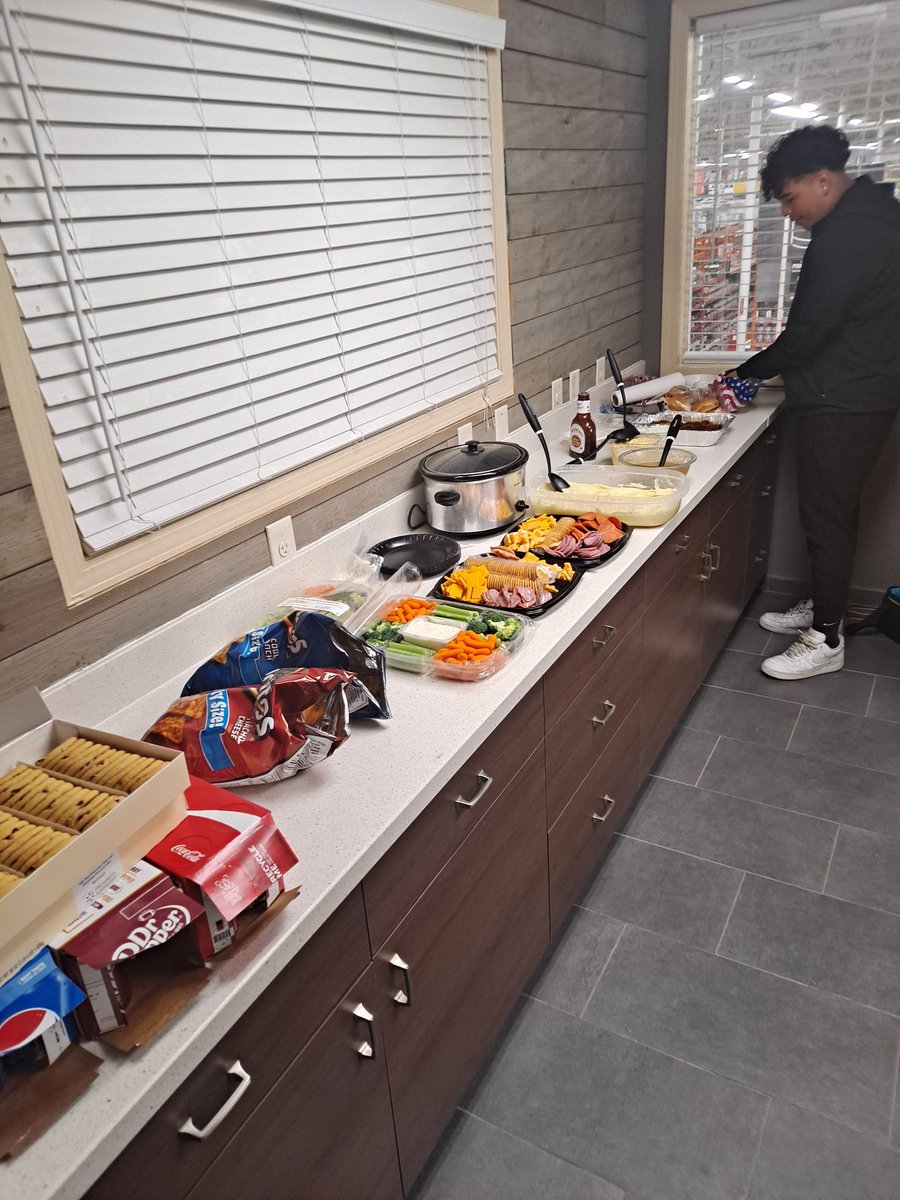 thdbailey1977's tweet image. Having some good food and good times with my Freight Team. This Team makes The Home Depot a great place to be a NOASM#1403