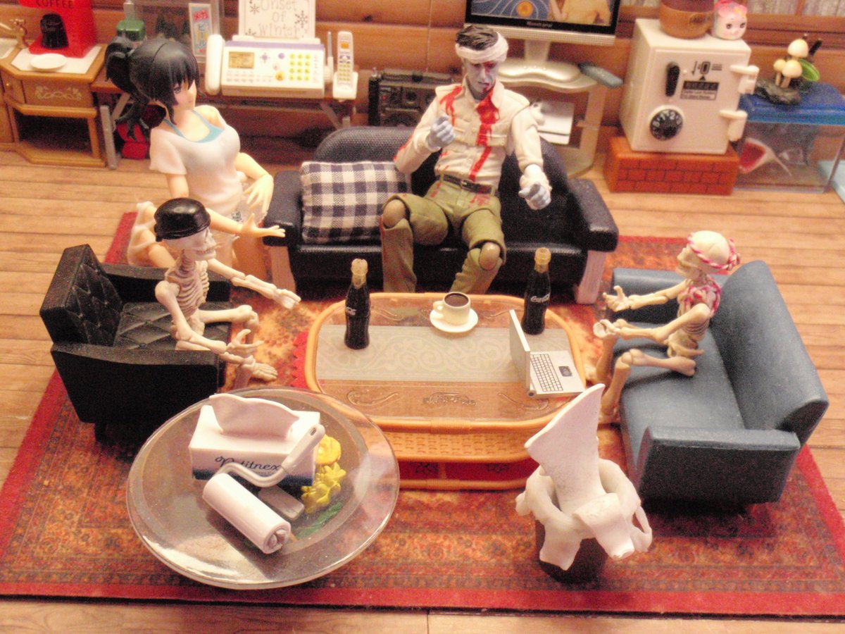 BerukuG's tweet photo. (^▽^)/…忘れてたぁ①…(⌒∇⌒)
マ）コーヒーどうぞぉ
ゾ）俺のこと忘れてないか？
ドキぃ…(◎_◎;)…イヤぁ～
ゾ）ハロウィン出てない
ヽ（ﾟ皿ﾟ)ヽ オｵｰ!!
まってぇ…(´ﾟдﾟ｀)… 
#ポーズスケルトン #poseskeleton #figuma https://t.co/kURlrzmeJB