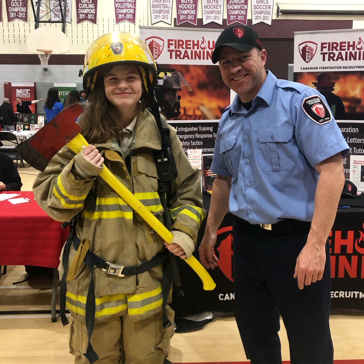 A late night event in Guelph, with an early morning ahead in Eastern Ontario!🧯#careerfair  #lovewhatwedo #firetraining
...
…
#careerday #firecareers #firefighter #dispatcher #fireinspector #firechief