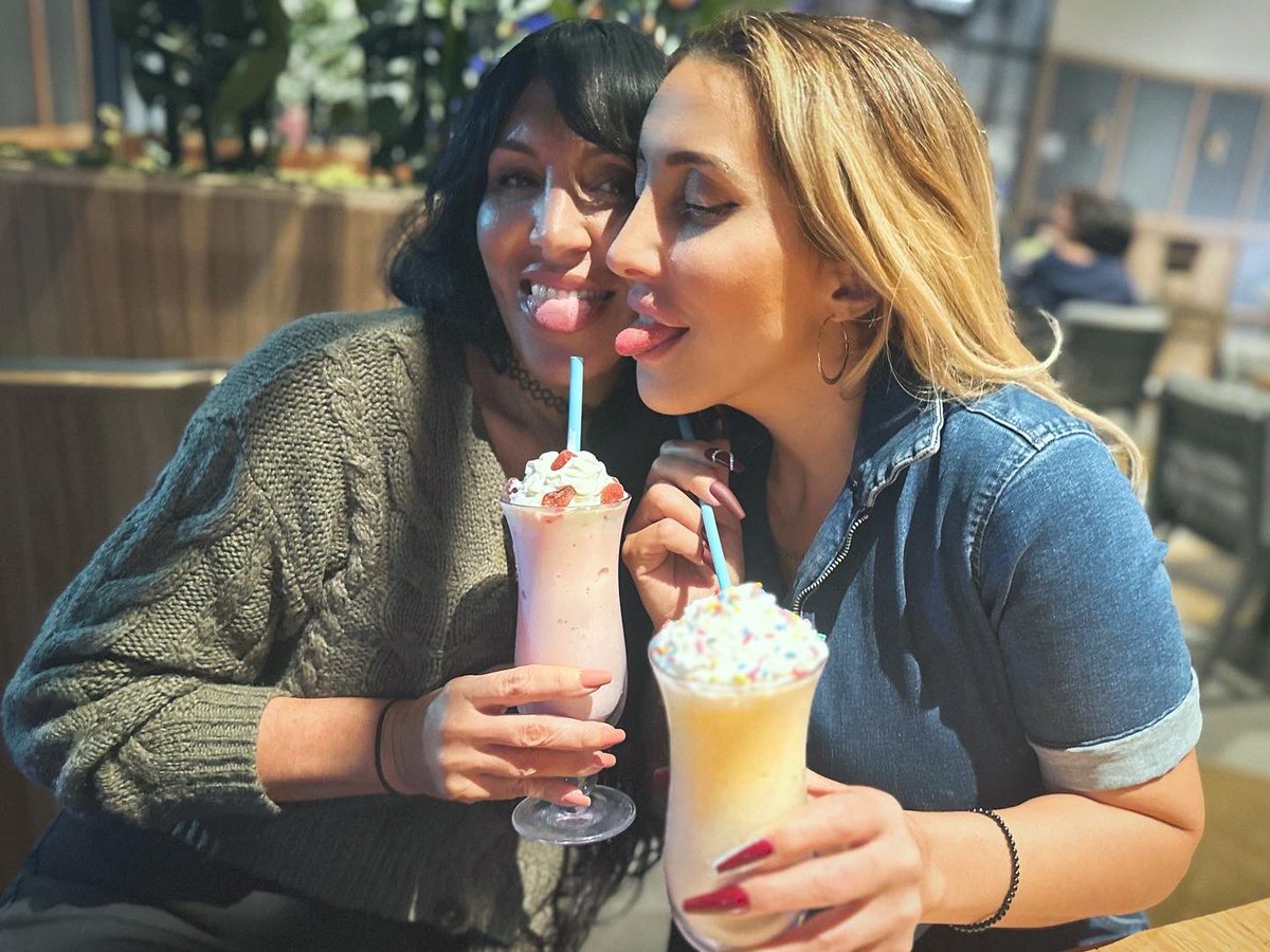 Iammargolala's tweet photo. Yes I’m the kind to try your drink and your food 👅 https://t.co/zgaiY3yIKw
