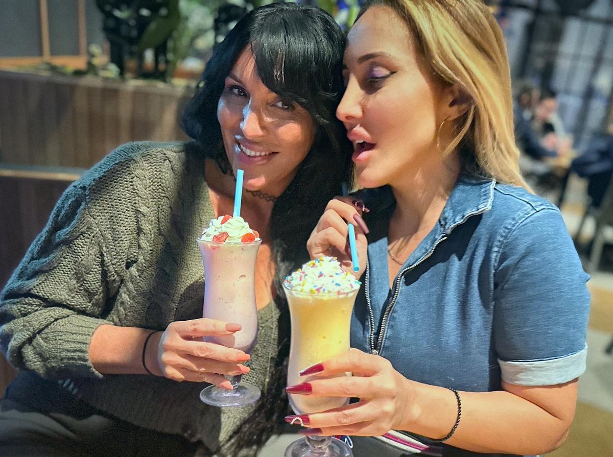 Iammargolala's tweet photo. Yes I’m the kind to try your drink and your food 👅 https://t.co/zgaiY3yIKw
