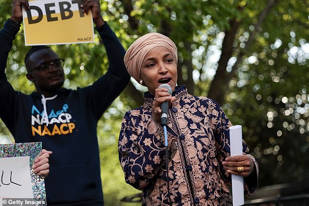 IslamophobiaME's tweet photo. Ilhan Omar fires back at Kevin McCarthy's threat to remove her from committees, https://t.co/y4ZVqHjSxR, #bigotry #Islamophobia #racism, #USA https://t.co/3H2jDxpJdw