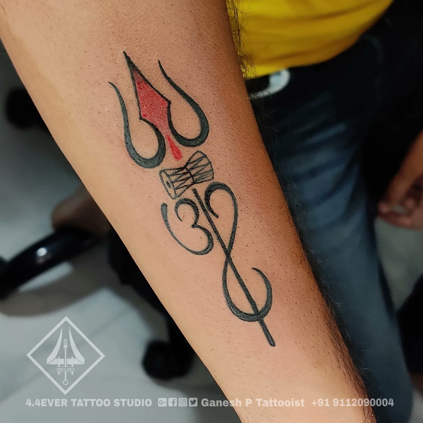 NA Tattoo Studio  Dreamcatcher Tattoo with Feather done by Tattoos by  Megha at NA Tattoo Studio For Appointments 8800878580 or email   newdelhitattoogmailcom dreamcatchertattoo feathertattoo feather  natattoostudio tattoo ink inked 