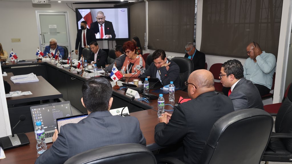 Sustenté ante la Comisión de Presupuesto de la <a href="/AsambleaPa/">Asamblea Nacional</a> un traslado de partida por B/. 247, 390, para atender compromisos de la construcción de la Segunda Fase de la Academia de Formación Penitenciaria ubicada en Aguadulce. #TrabajandoPorPanamá🇵🇦