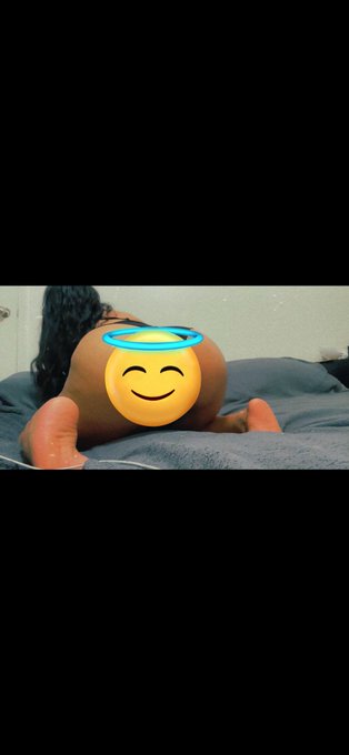 KittyKhalifaa🖤 - Sneak peek of my onlyfans. 💦😏 Who wants a free nude in the dm? 🤫 https://t.co/TeIWCjV7qm