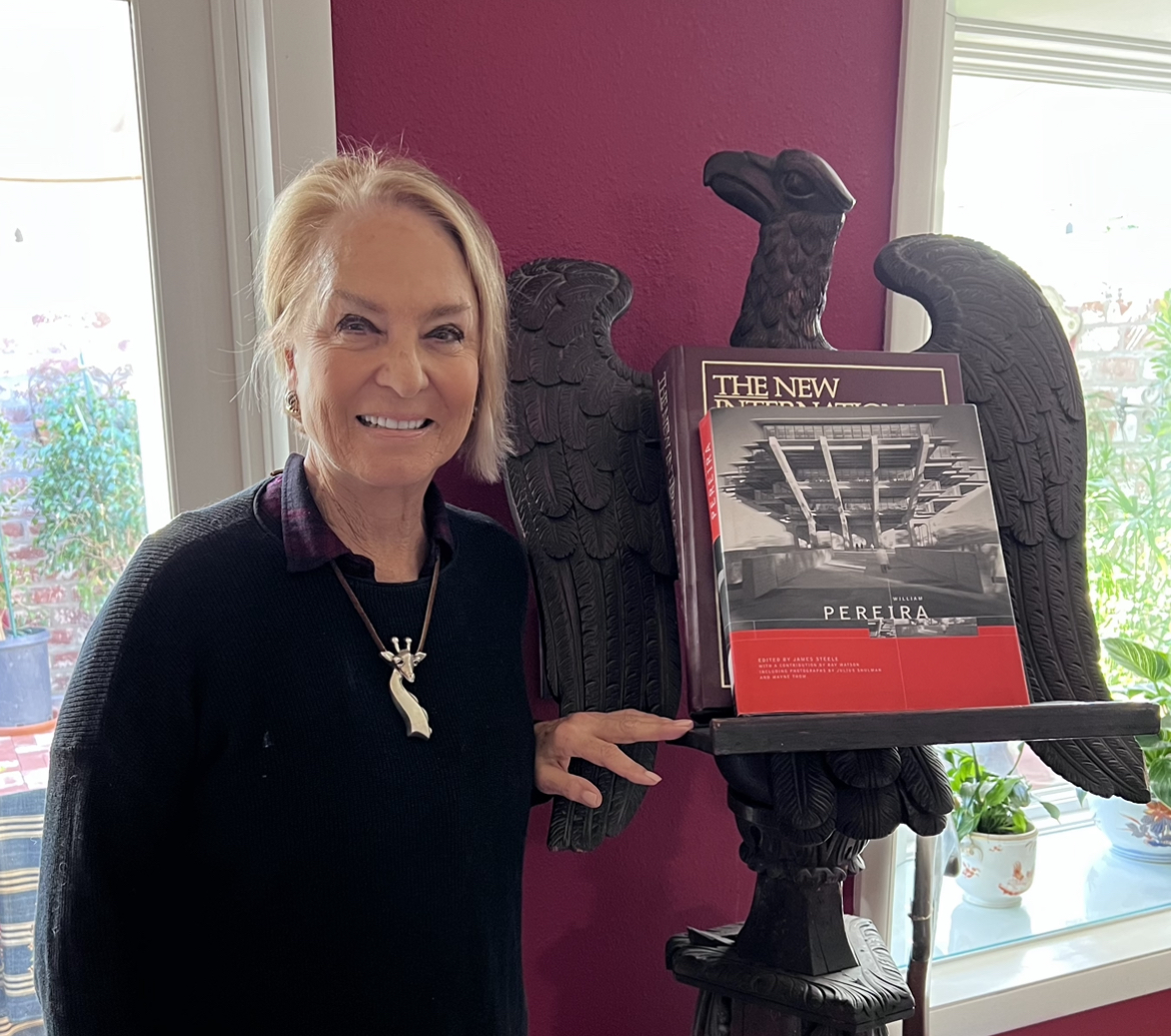 bigplanbook's tweet photo. Visited with Monica Pereira, daughter of William Pereira and presented her with a copy of Transforming the Irvine Ranch: Joan Irvine, William Pereira and THE BIG PLAN (https://t.co/9AwAy1ojkn) https://t.co/22Vbh7ClnQ