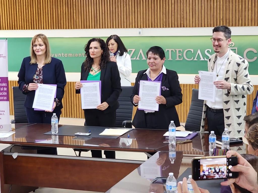 GougesAc's tweet image. Firma de Convenio de colaboración entre la  Coordinación Feminista Olimpia de Gouges y @AyuntamientoZac, para la realización del proyecto denominado “Fortalecimiento de Capacidades Institucionales para la Atención Integral de las Víctimas y reeducación de las Personas Agresoras”.
