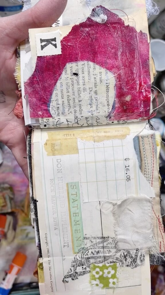 ebodygirle's tweet photo. Bits and bobs and hard to say no to the #foundwords that jump outta the bowl….. 🖤 #youcanfocus
#artjournal #artjournaling #mixedmediacollage #collage #collagepapers #createdaily #calledtobecreative #artist #creative #alteredstatesstudio #storyteller https://t.co/crLkVed0fD https://t.co/V9vpu9XmWs
