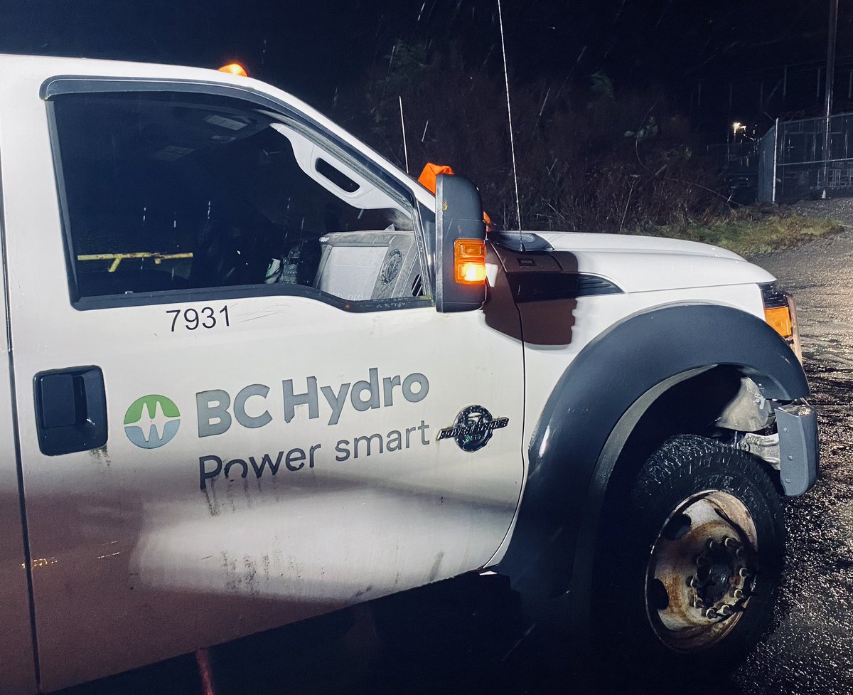mikemcd79's tweet photo. This evening #PEVFD has already been called out to two separate incidents involving downed power lines. Always a pleasure to work with BC Hydro crews. Tonight is a great reminder for Port Edward residents to have emergency kits fully stocked with working flashlights. 🔦 https://t.co/2pzLO7pMsL