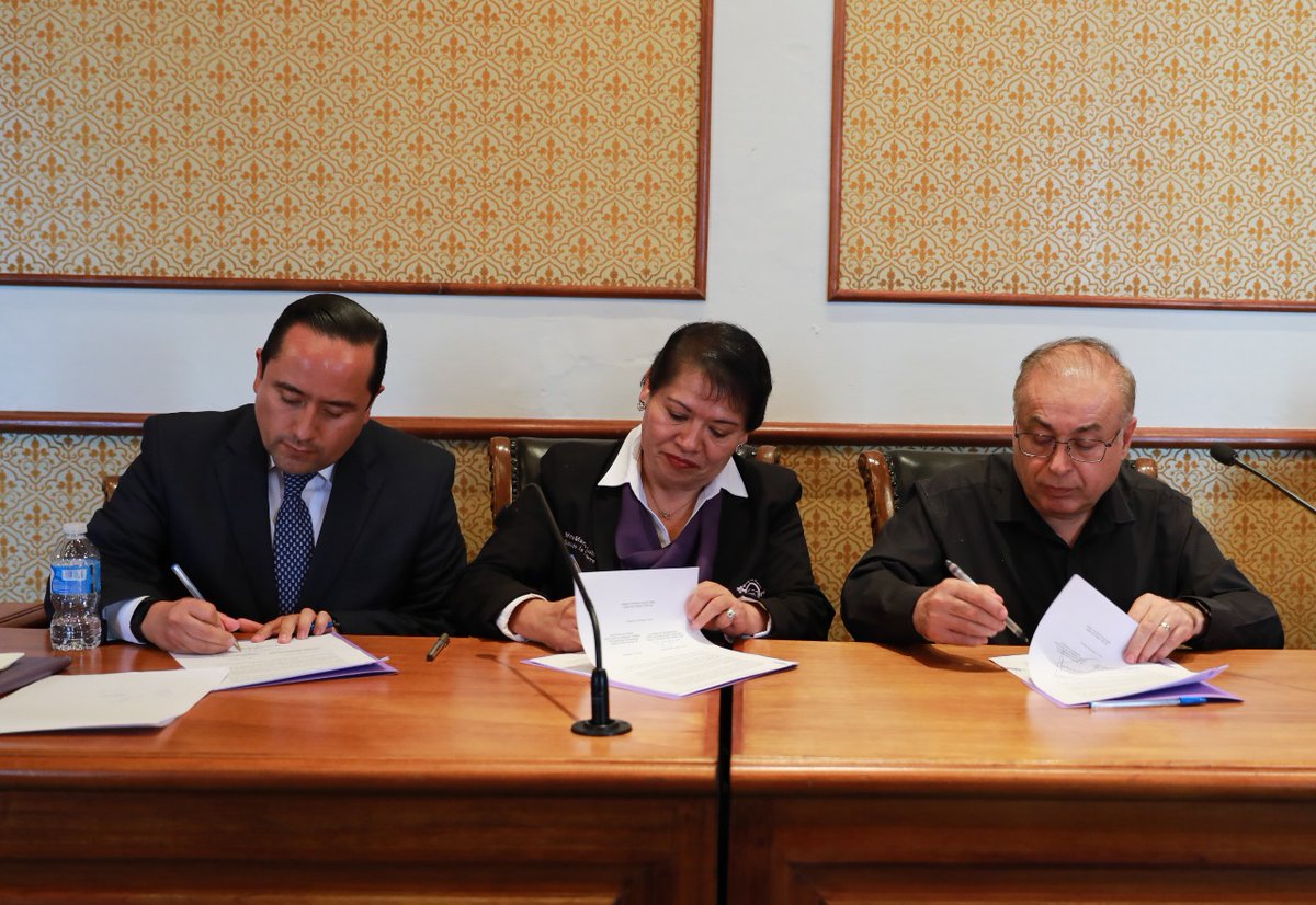 GougesAc's tweet image. Firma de Convenio de colaboración entre la  Coordinación Feminista Olimpia de Gouges y @TribunalZac 
para la realización del proyecto denominado “Fortalecimiento de Capacidades Institucionales para la Atención Integral de las Víctimas y reeducación de las Personas Agresoras”.