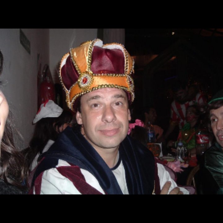 HACE DOS AÑOS QUE ESTÁS AGITANDO DESDE LAS PLATEAS MÁS ALTAS.

Horacio Anca, conocido como Hori, nos dejaba en este plano un día antes de lo de Dieguito, al que lo quiso mucho.

Este post es para recordarte hermano del alma lo importante que fuiste para nosotros.