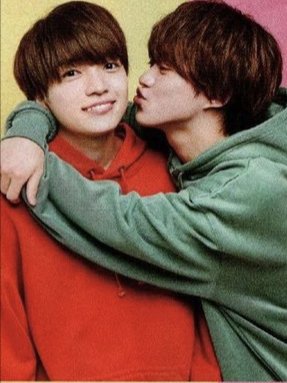 papergrey's tweet photo. (TVstation #23 report)
💚 kept trying to kiss ❤️ so finally ❤️ gave in & kissed him back, causing 💚 to yell "Gya--!" and jumped around wildly. Then, ❤️ bit 💚's arm that was in front of him, causing 💚 to yell "gya!" again. "It's my first bite this year!" 💚 said happily #tsure https://t.co/OGcWOdT7Ky