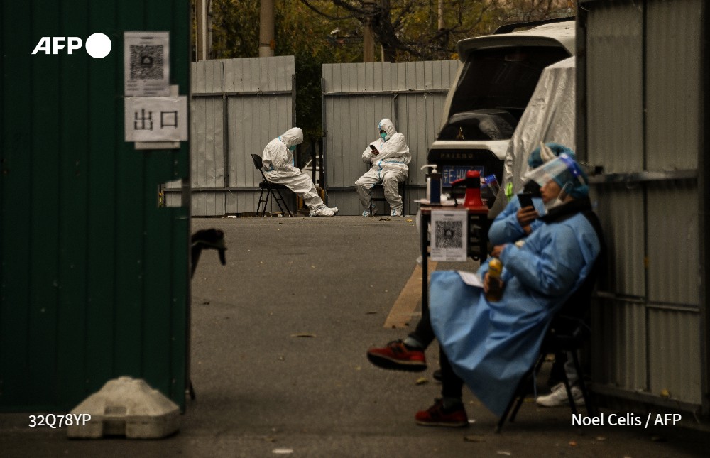 AFPespanol's tweet photo. El número de casos diarios de covid-19 en China alcanzaron una récord desde el inicio de la pandemia, según datos oficiales divulgados en medio de múltiples brotes y restricciones por todo el país. https://t.co/4DfXIl8ct2