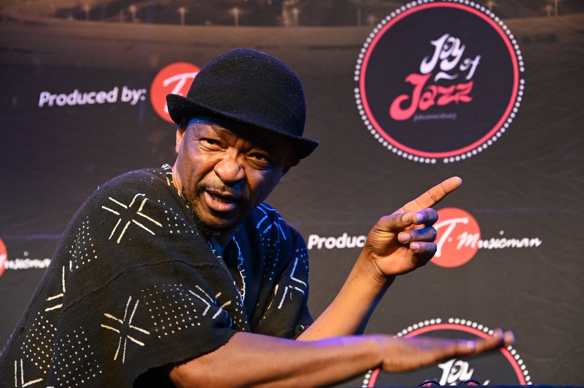 JoyOfJazz's tweet photo. Highlights from the Music Workshop! Dr Galane talks about improvisation and how important it is to think quickly on your feet and create magical moments by improvising while on stage. #musicalworkshop #elevateyoursoul #joyofjazz2022 https://t.co/cMmCKG3PIZ