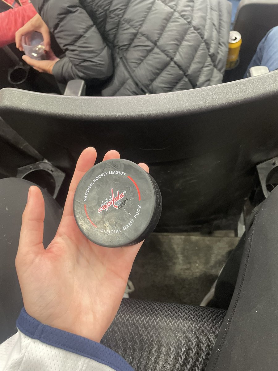 Paytonimpala67's tweet photo. Caught the puck tonight and ngl think I broke my finger https://t.co/PHxNzaHAf1