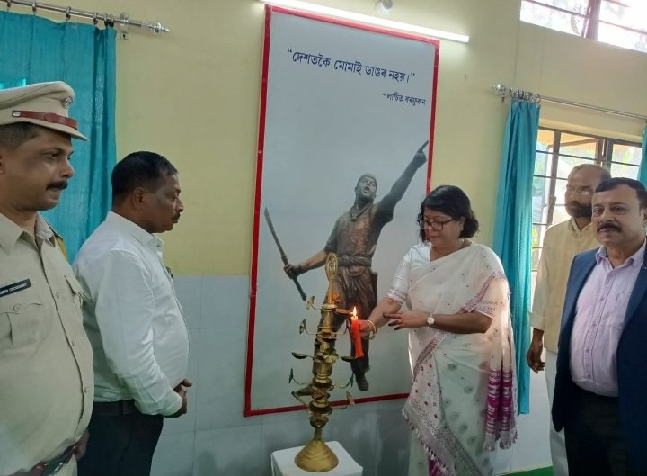 sharma_barnali's tweet photo. Offered tributes to Mahabir  #LachitBarphukan on the occasion of his 400th Birth Anniversary at Central Jail, #Guwahati.
A weeklong  program is being organized in all 31 Prisons of #Assam. https://t.co/PuWQsMQcSN