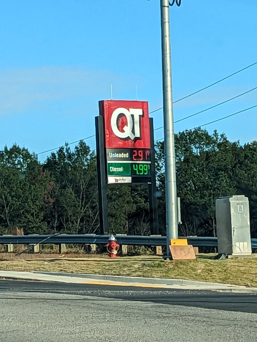 EuphoricFuzion's tweet photo. @IAmJohnAles Dude.
We're in upstate SC for Turkey Day, and check this out!!
$2.91!!!
#gasprices
#thanksPresidentJoe https://t.co/bS8lUTANfX