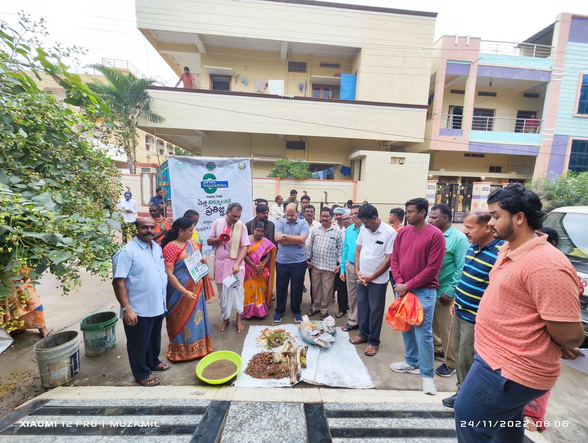 MC_Nalgonda's tweet photo. @KTRTRS @KTRoffice @arvindkumar_ias @cdmatelangana @HydRdma @ASCIMEDIA 
Today 24/11/22 an awareness program for municipal solid waste segregation and initiative towards zero waste Nalgonda program taken up in ward no.19, Amulyacolony by Municipal Commissioner Nalgonda https://t.co/PKjbATzq9C