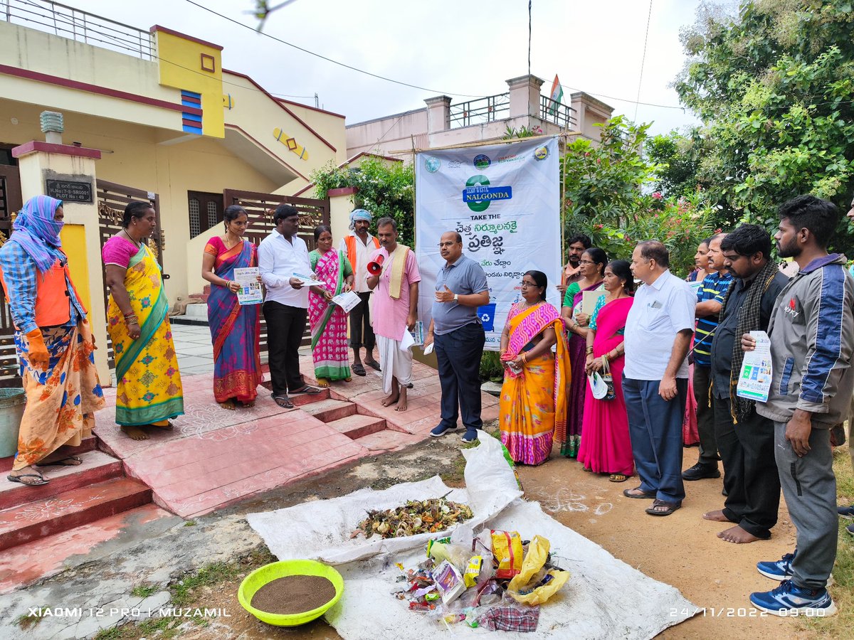 MC_Nalgonda's tweet photo. @KTRTRS @KTRoffice @arvindkumar_ias @cdmatelangana @HydRdma @ASCIMEDIA 
Today 24/11/22 an awareness program for municipal solid waste segregation and initiative towards zero waste Nalgonda program taken up in ward no.19, Amulyacolony by Municipal Commissioner Nalgonda https://t.co/PKjbATzq9C