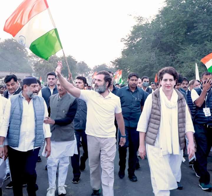 HimachalPMC's tweet photo. हिंदुस्तान के दिल से दिल जोड़कर #BharatJodoYatra का एक और दिन।

हम चल रहे हैं, ताकि आने वाली पीढियां और हिंदुस्तान नफ़रत की चोट से महफ़ूज रह सके। https://t.co/sBH7pjxULs