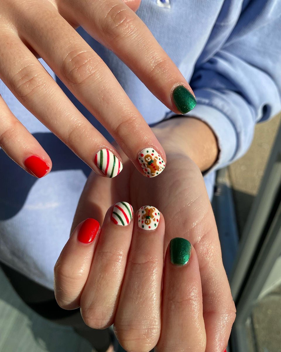 nikki_hOTT's tweet photo. It’s beginning to look a lot like Christmas 😍🖤🥰🎄 #nailtechgirlie https://t.co/nzOSTDTpUM