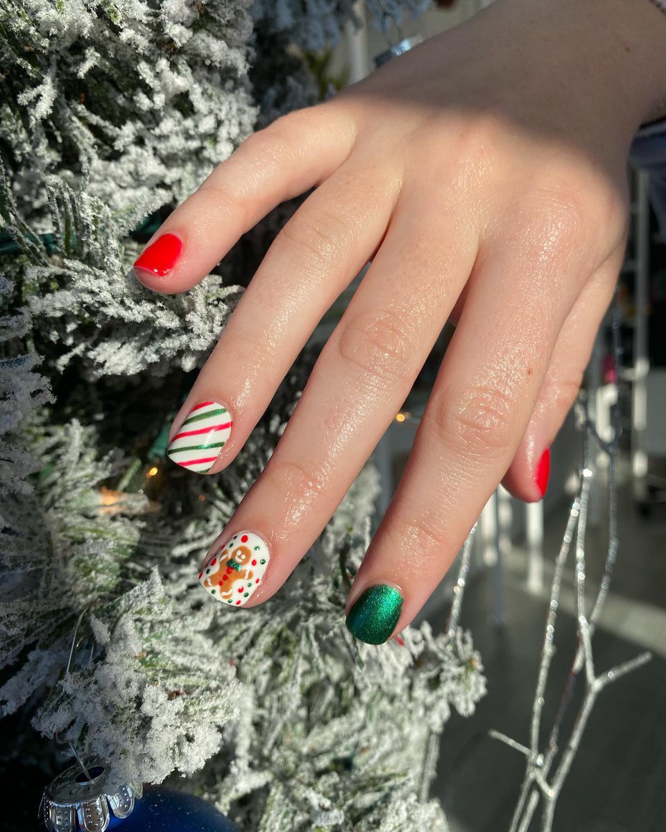 nikki_hOTT's tweet photo. It’s beginning to look a lot like Christmas 😍🖤🥰🎄 #nailtechgirlie https://t.co/nzOSTDTpUM