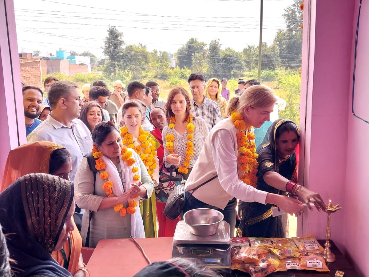 C9Khalid's tweet photo. HRH Cristina of Spain innaugrated AGRIJUNCTION and processing Unit established by @Basantwoman with the support from @ActionAidIndia,  @AxSolidaridad and @LaCaixaMeMata in Jhansi. This agrijunction will provide opportunities to sell their products in the market. @upagriculture https://t.co/gD8P4pCZji