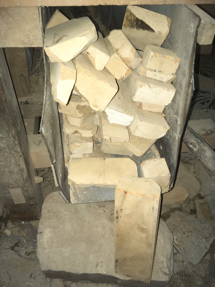 330mate's tweet photo. 苦節十六年超。粘り含め最強粗石
とおもう。
マッチ箱サイズ迄挽き切ります。
#330mate #JapaneseNaturalwhetstone #砥石
#whetstone #jnat #toishi #japanesewhetstone #kitchenknife #polishing #sharpening #伊予砥石 #伊豫砥石 #天然砥石 #伊豫銘砥 #伊豫砥 #中砥 #刀物 #包丁研ぎ #伊予砥 https://t.co/pGSYLDZ6Qf