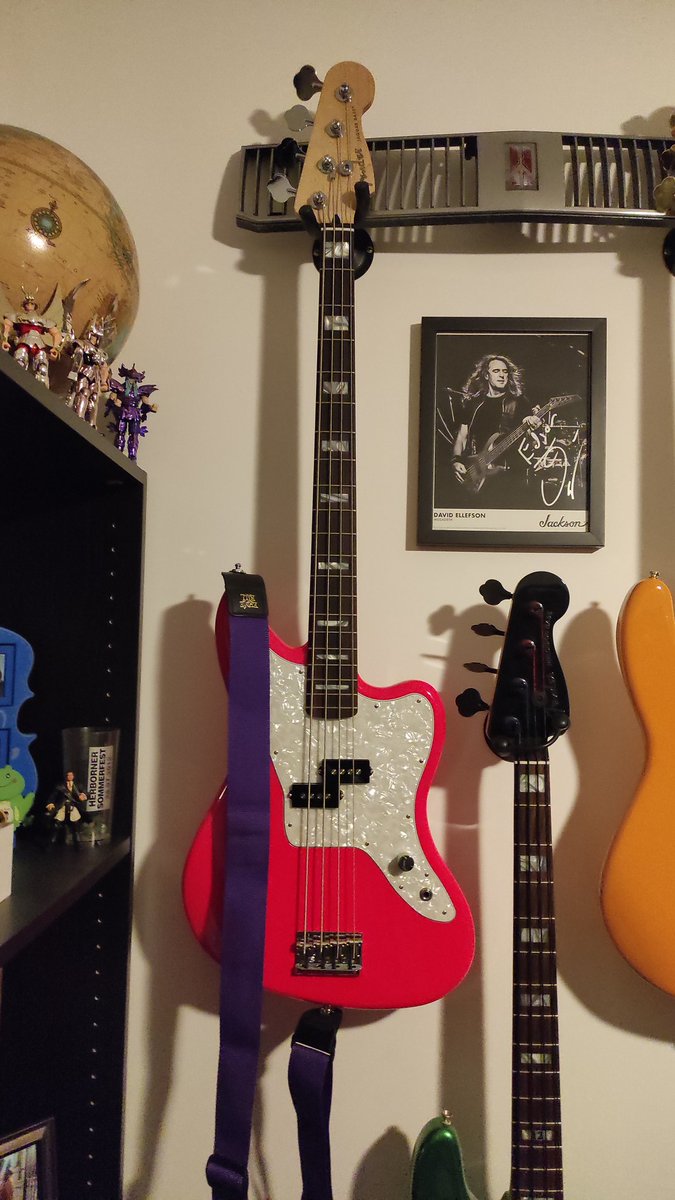 EdBrown41's tweet image. Bienvenido a Casa!! #navidadllegotemprano #markhoppus #jaguarbass