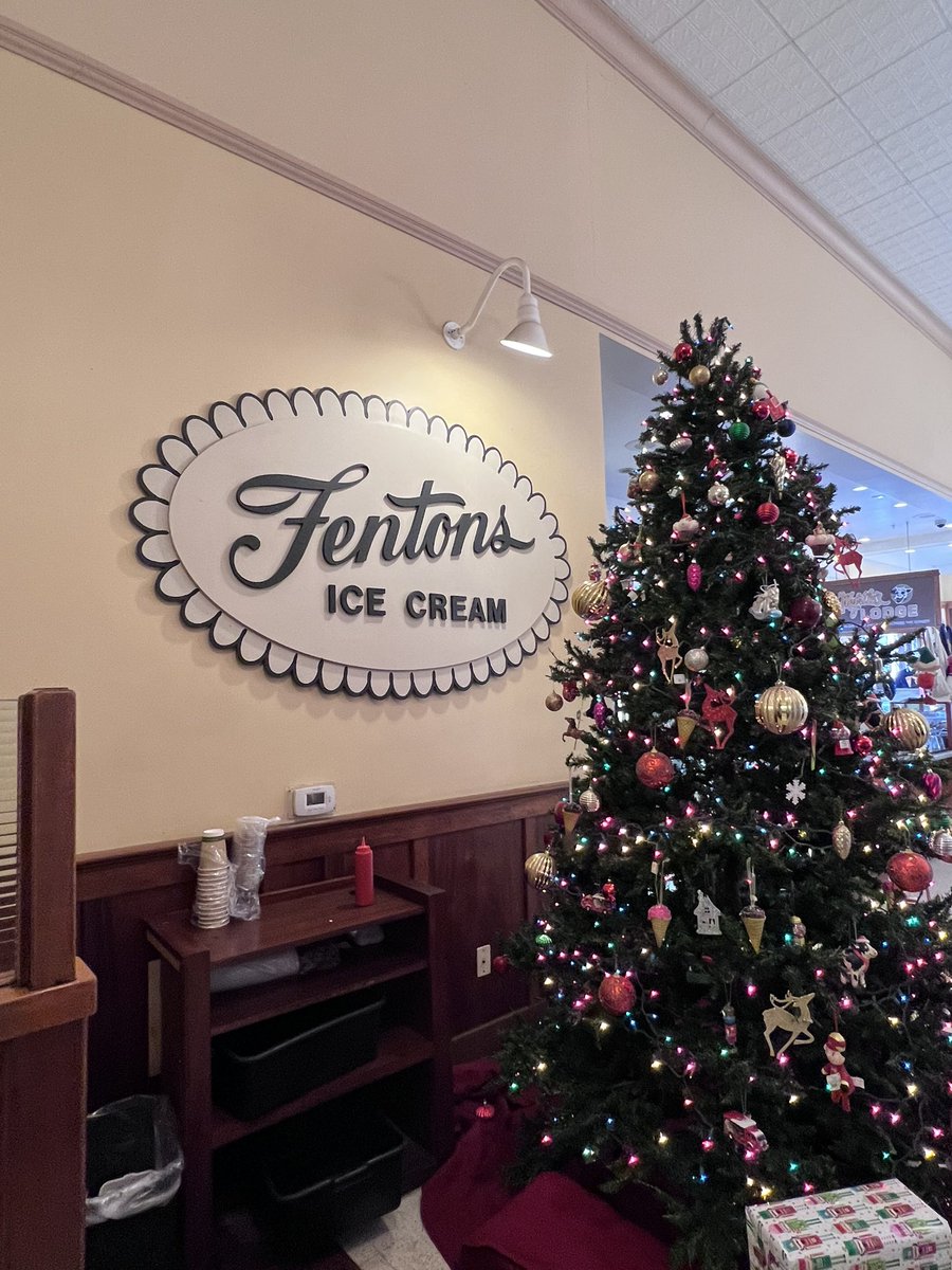 yourboyBrianRD's tweet photo. Pffft… who needs Turkey… better than mac and cheese.
#Thanksgiving #turkeyday #turkey @fentonscreamery #fentons @Pixar #ThanksgivingEve #Thanksgiving2022 https://t.co/U579uV6lcM