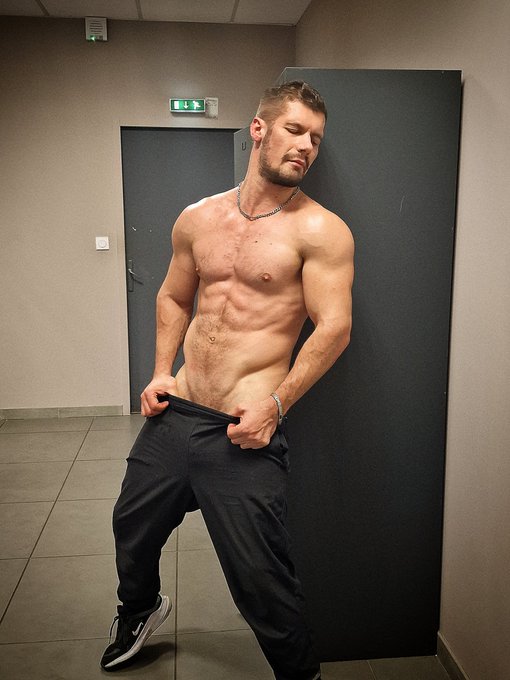 Toujours seul dans les vestiaires https://t.co/CGUcfUIG1J