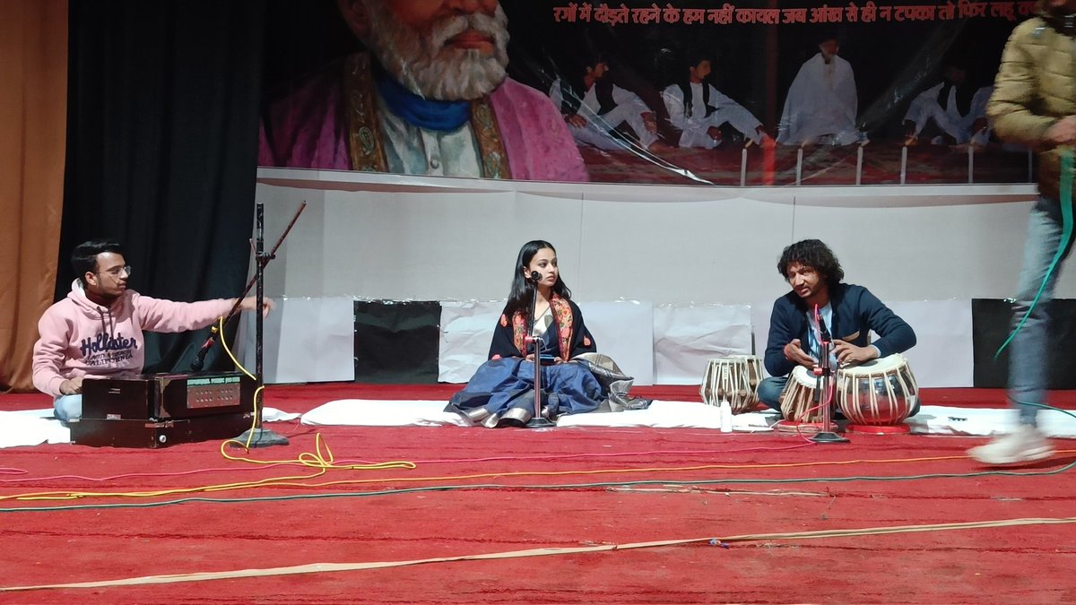 sfihpu's tweet photo. SFI organized a successful cultural event named #Sham_e_Ghazal in the University.
#sfihpu https://t.co/pvSIHCYXNu