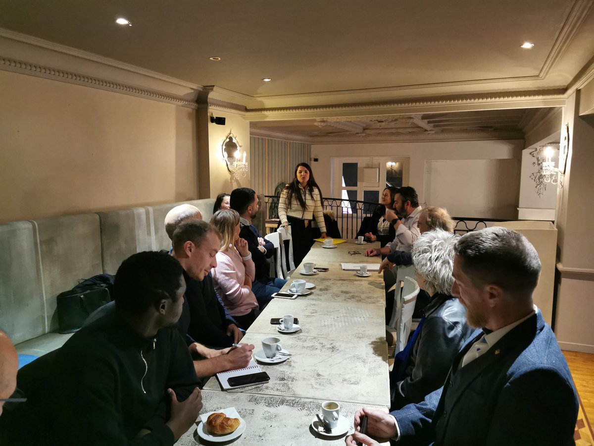 CMinicillo's tweet photo. Le Crédit Agricole Centre-Est présent au café du CEE6 club d'entrepreneurs du 6ème arrt de Lyon. Une présentation sur le thème "Appréhender son patrimoine en tant que dirigeant". Des échanges riches et conviviaux des participants #cee6 CEE6 #cacentrest Crédit agricole Centre-est https://t.co/e6S3PJc84Z
