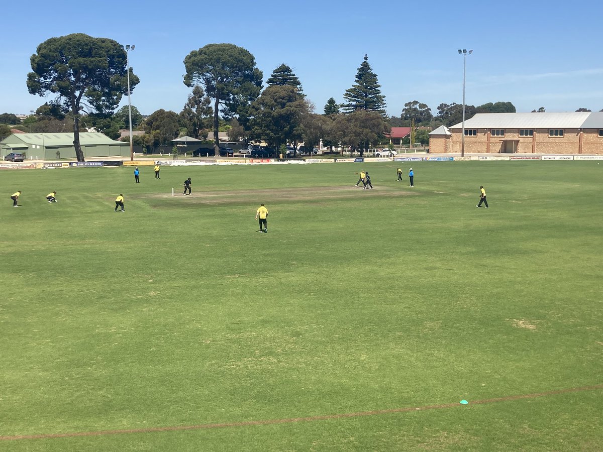 A good run chase is set up here at #Strathalbyn in the VCA Over 50s National Championship match between the <a href="/BLACKCAPS/">BLACKCAPS</a> and <a href="/WACA_Cricket/">WACA</a>. NZ 0/52 after 10 overs in reply to the 6/240 posted by WA.