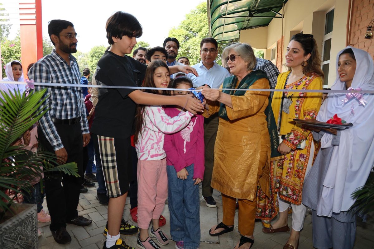 thelighthouse92's tweet photo. Mrs. Nasreen Mahmud Kasuri, Chairperson Beaconhouse Group, inaugurated The Lighthouse, (a project of the Mahmud Ali Kasuri Trust) is headed by Mrs. Amina Wattoo Kasuri, CEO SRC Education Private Ltd and Project Director Concordia Colleges.

#TheLighthouse #orphanage #Beaconhouse https://t.co/ahHikUxWuD