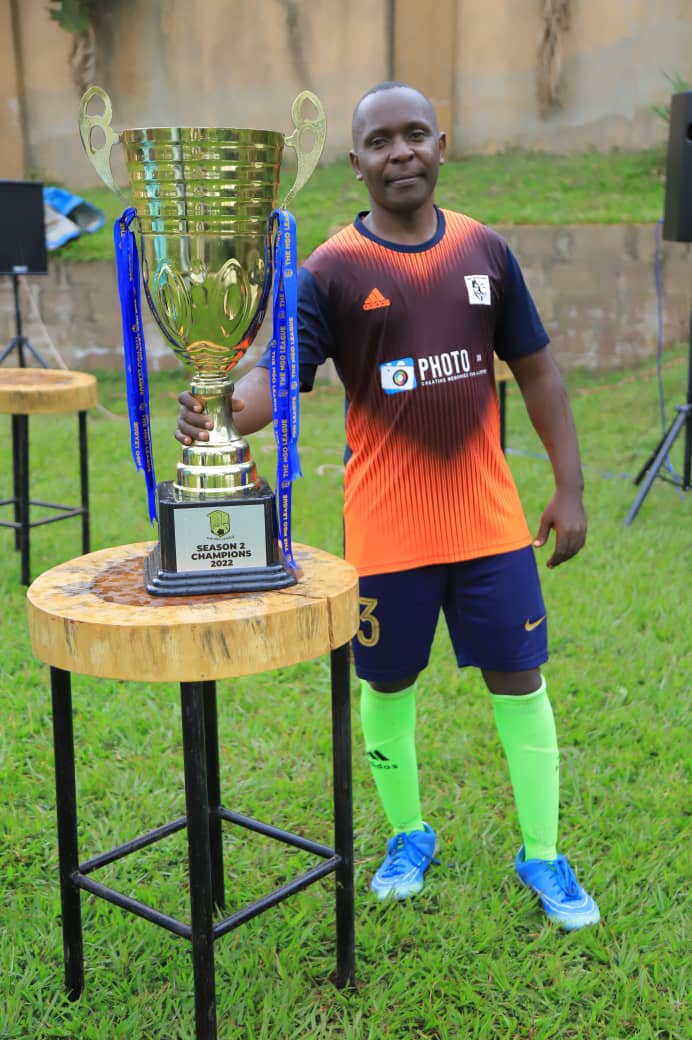 The trophy rests with us in five fingers to get it you will need ten fingers to get from its resting place los bandidos looking at it is allowed holding it when you are not a member of los bandidos you need two hands only members do it with one hand harambee