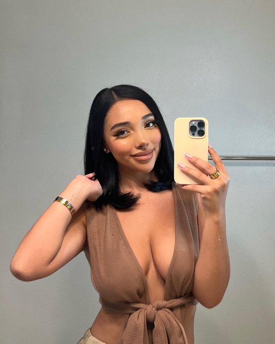 Dreamgirl https://t.co/8B7f0XOA7u
