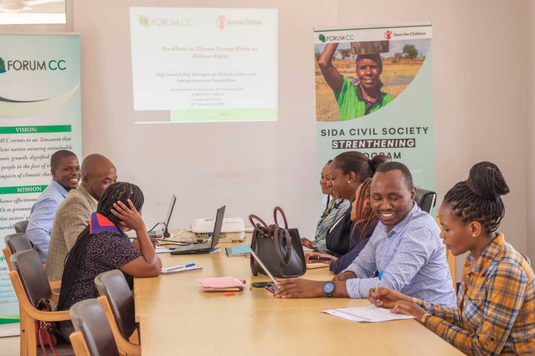 Forumcctza's tweet photo. Behavior change campaign seems can change actions against #ClimateChange without affecting children's Rights.
#WhatHasChanged #ClimateJustice
#Children4Climate #ChildrenMatter @Sida @PACJA1 @UNICEFAfrica @UNICEFTanzania @UNICEF @IrlEmbTanzania https://t.co/X76G1hQeGw