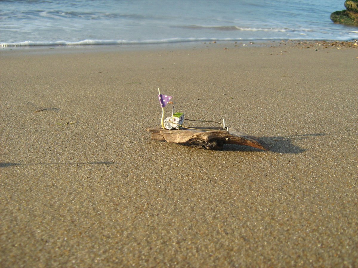 jonnyald's tweet photo. down at Felixstowe beach #driftwood #artprojects #seametal #windchime #oldboat #lifesgreat #etsyshop #relicgift #coast #oceanconnections https://t.co/FwrWmGQcw4