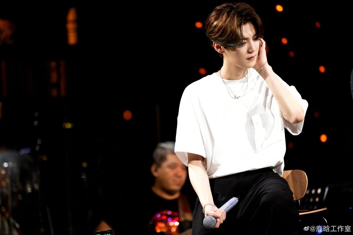 cdrama_update's tweet photo. 221124 #LuHan Studio weibo update  

More pics - https://t.co/xtijwuk84J  

#鹿晗 #LuHanLongTimeNoSee 
#LuHanUnpluggedConcert https://t.co/gqx0YRpRwR