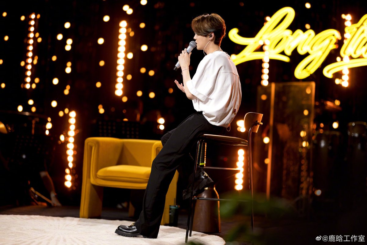 cdrama_update's tweet photo. 221124 #LuHan Studio weibo update  

More pics - https://t.co/xtijwuk84J  

#鹿晗 #LuHanLongTimeNoSee 
#LuHanUnpluggedConcert https://t.co/gqx0YRpRwR