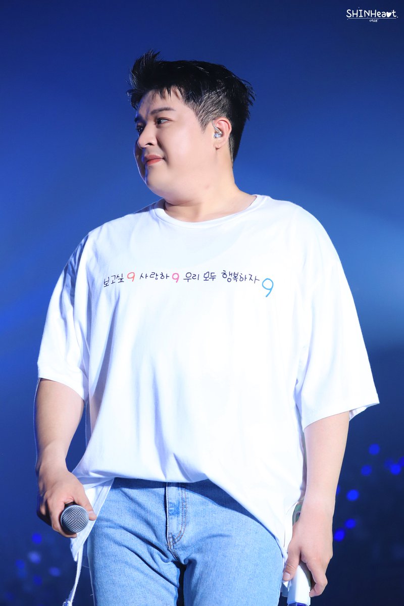 SHINHeart0928's tweet photo. 221119  SS9 HK
👀
#슈퍼주니어 #SUPERJUNIOR ＃신동 #SHINDONG #シンドン #神童 https://t.co/XiATVAkQME