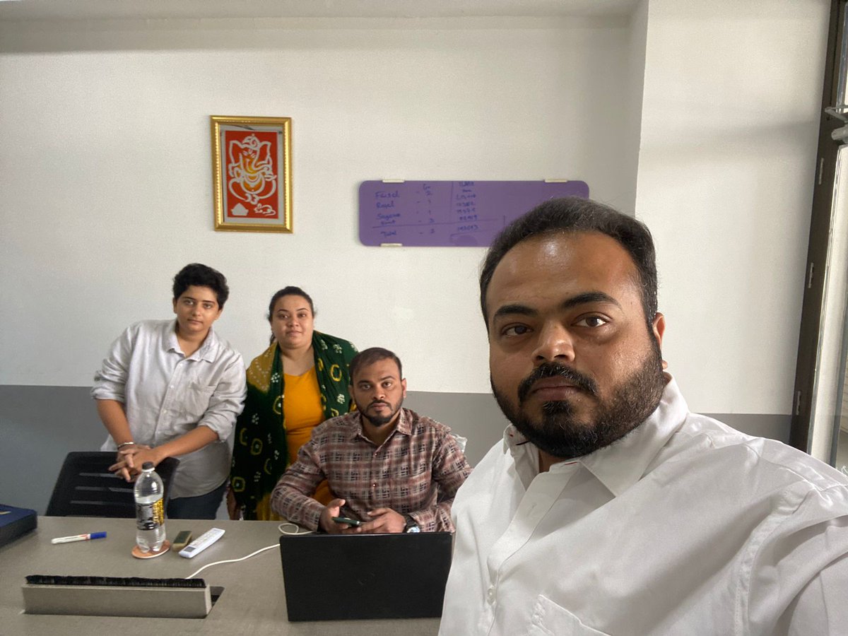 Jiimiit's tweet photo. #NewOffice #Surat 📢 📢

It My Pleasure to announce New Office of @NowFloats  at Surat, Gujarat. Congratulations Team. 💐 💐

#ThankYou @satishkohli13 Sir For All Your #Support &amp; #Motivation to make it Happen. 💥 💥

#digitalamarketing #saas #opportunity https://t.co/Y0Nlfm9aQH