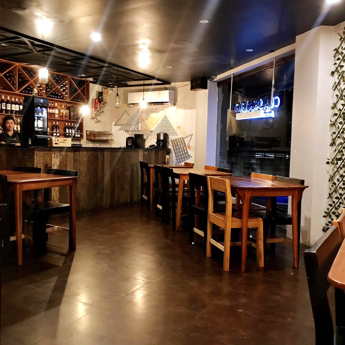 hisuimaxwell's tweet photo. Classified Kitchen + Wine Café
#ケソン市 #フィリピン #ClassifiedKitchenPH #QuezonCity #Philippines #ItsMoreFunInThePhilippines https://t.co/NVtfQ0vw4s