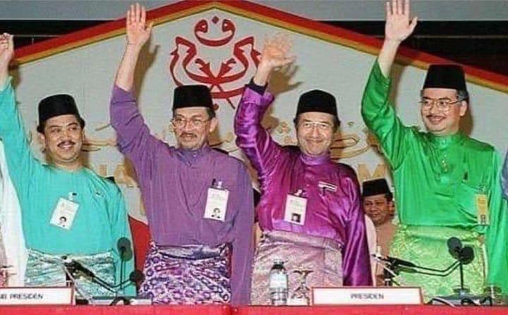 hakiism's tweet photo. @nylahuda Siapa pernah jadi PM angkat tangan https://t.co/uusffy0DTT