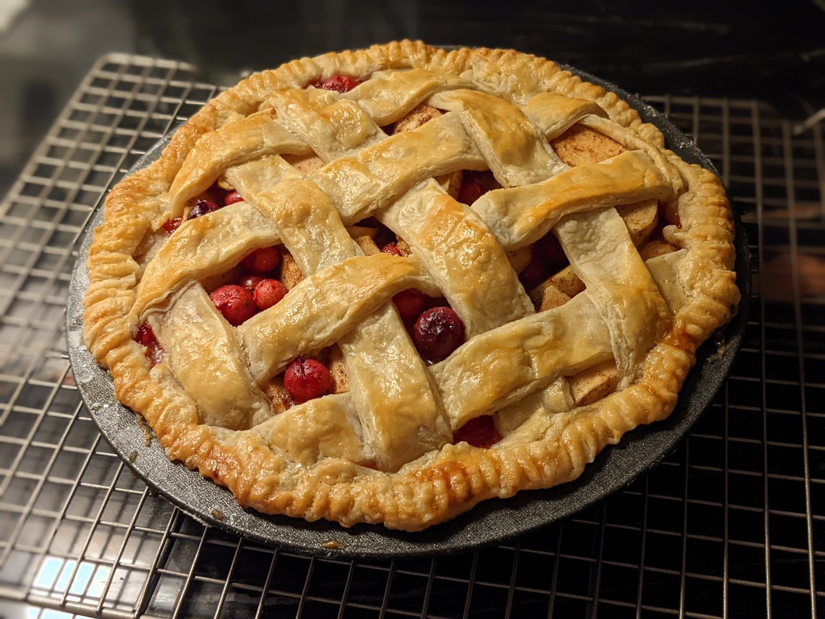 DeaconTheCat's tweet photo. Mother says "cats don't like pie" which sounds like something a dog would say https://t.co/8eJxfPiugE