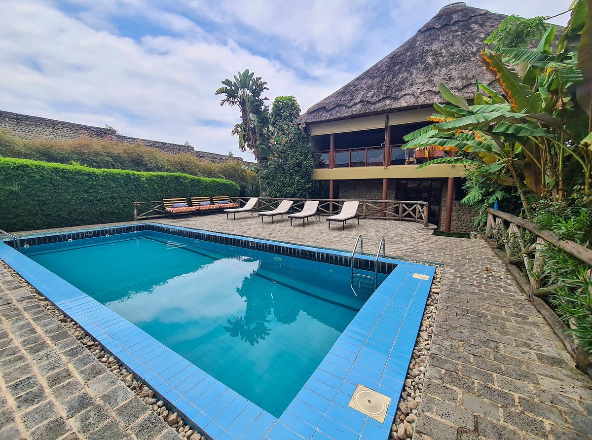 Captured_Travel's tweet photo. #TilorezaVolcanoesEcoLodge near #VolcanoesNationalPark in #Rwanda is your launching pad for #GorillaTrekking. It aims to minimise the impact on the environment &amp; magnifying the impact on local communities.  
📷@travellerkate 
@visitrwanda_now @TilorezaLodge https://t.co/sHnNE36lGf