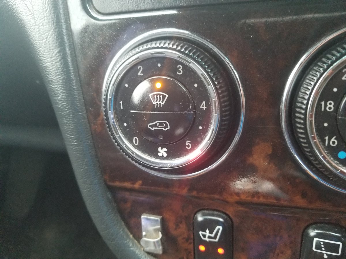 nlupupa's tweet photo. This is the ka button causing traffic https://t.co/0SFpM9CP6t