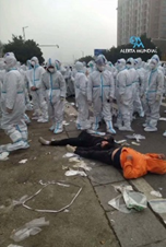 QuanZemin's tweet photo. #Foxconn #Zhengzhou humanitarian disaster, Employees at the Foxconn factory that makes 
@Apple products in China were brutally beaten. #China #chinalockdown #Apple #Foxconn #Zhengzhou #ChinaUprisingThread #LaborUprisingInChina #HumanRights #LaborSlaves https://t.co/N050ElolK5